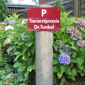 Praxis Dr. Friederike Tunkel Parkplatzschild